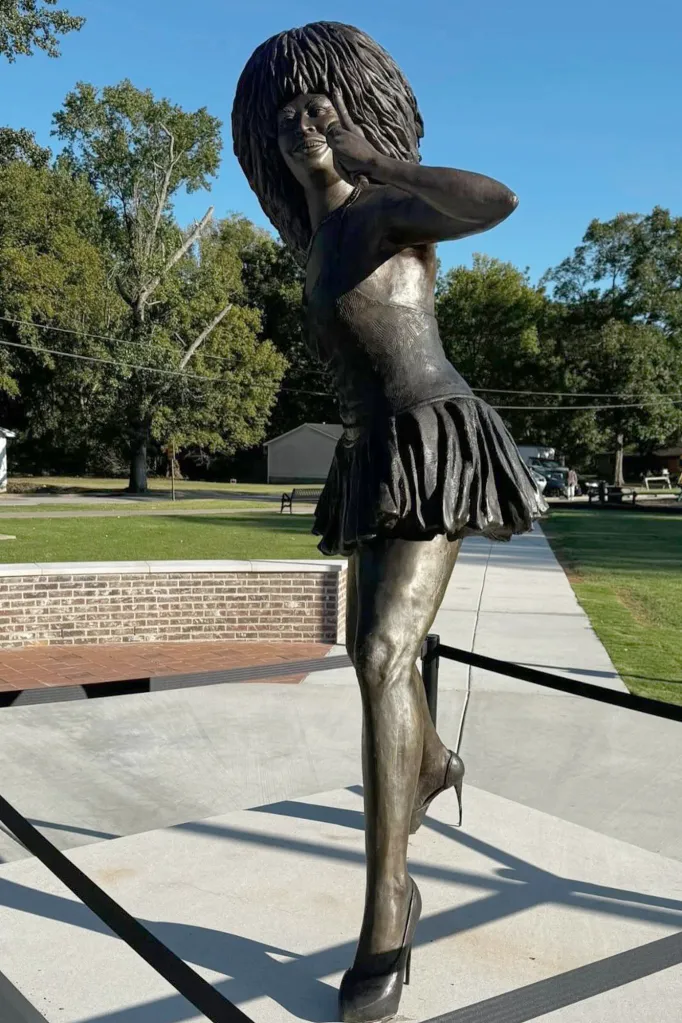 Tina Tuner Statue In Memphis